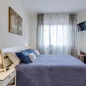 https://rooms-vidar-train-station.hotelslidodijesolo.com
